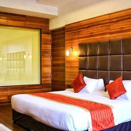 City Park Resort Bahādurgarh Eksteriør billede