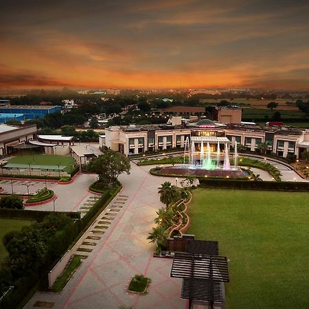 City Park Resort Bahādurgarh Eksteriør billede