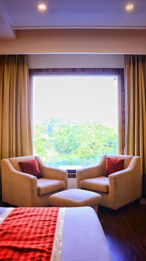 City Park Resort Bahādurgarh Eksteriør billede