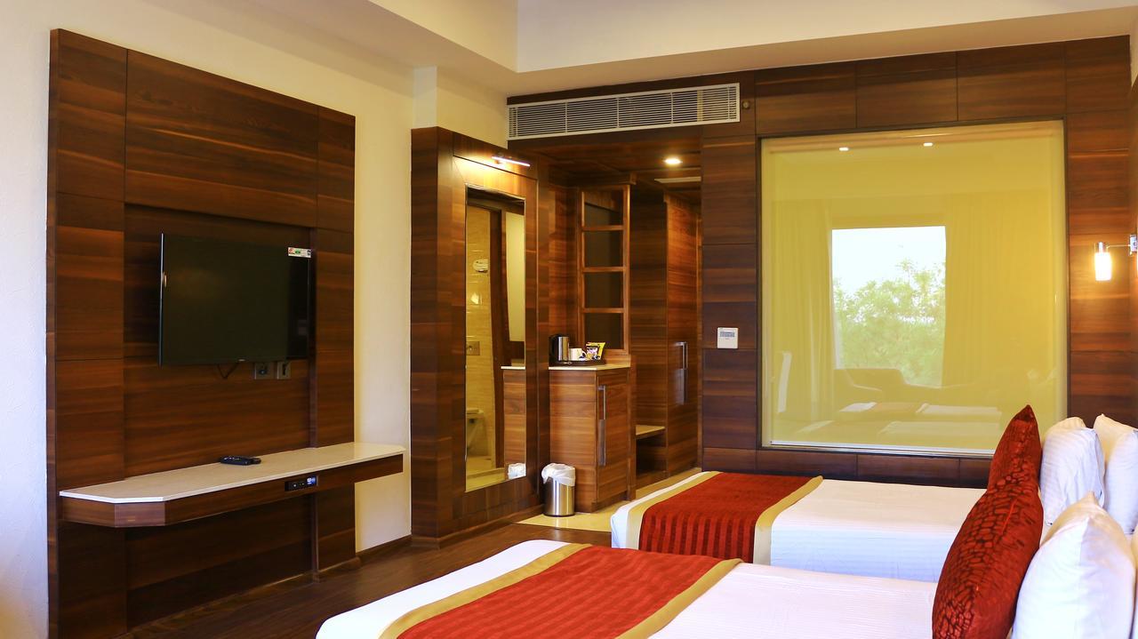 City Park Resort Bahādurgarh Eksteriør billede