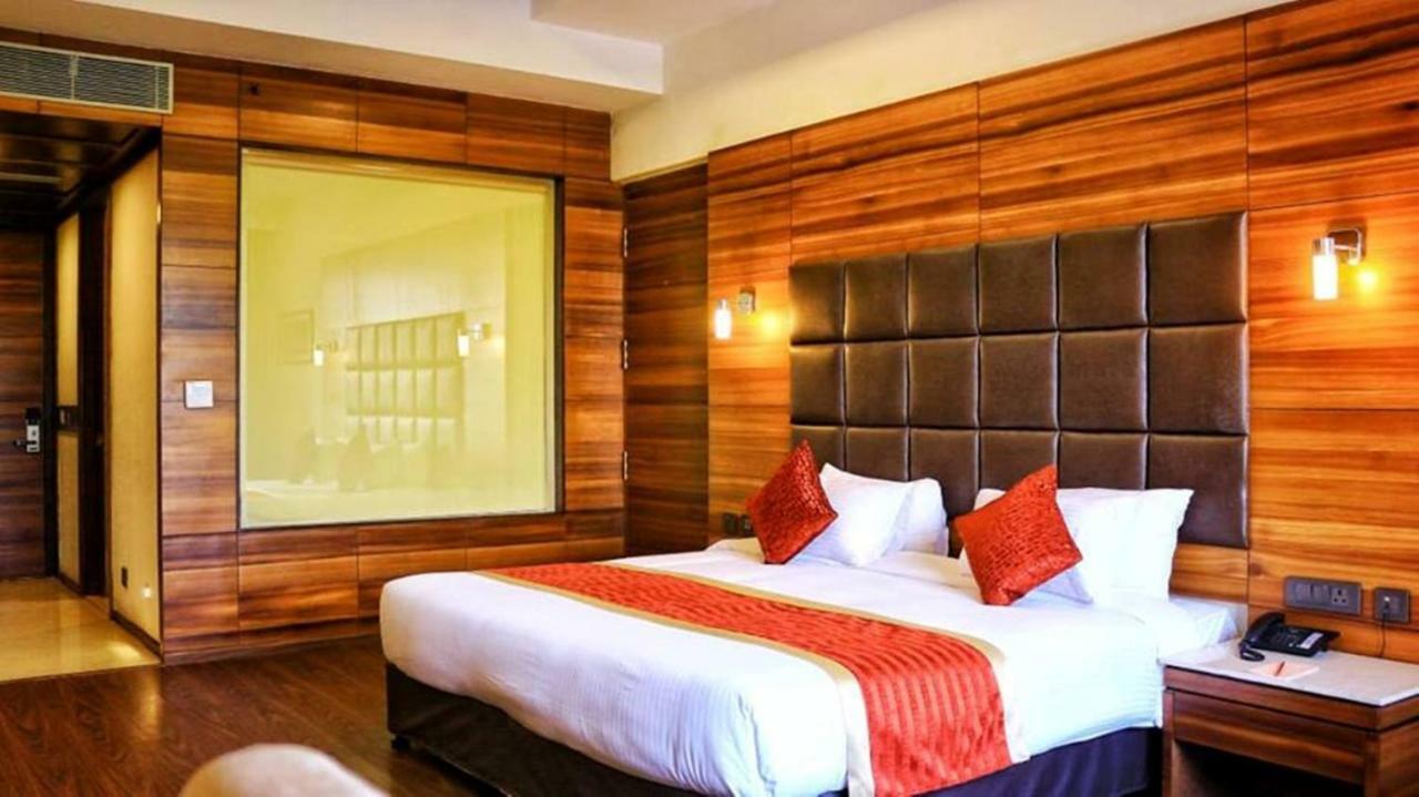City Park Resort Bahādurgarh Eksteriør billede