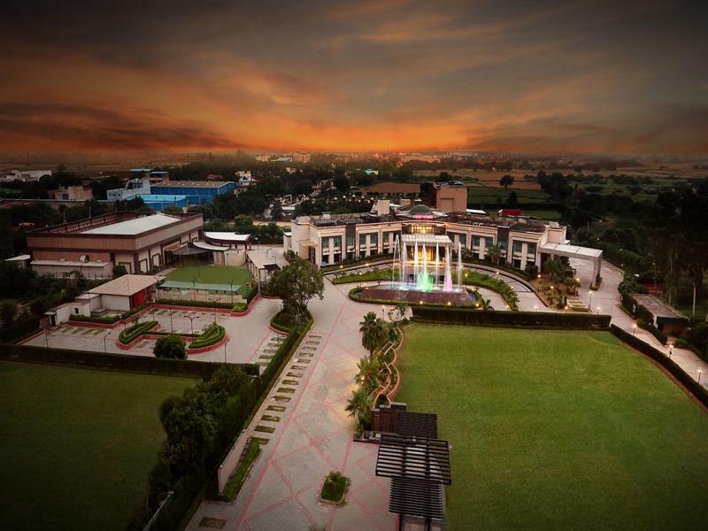 City Park Resort Bahādurgarh Eksteriør billede